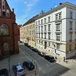 2/3 Old Town *